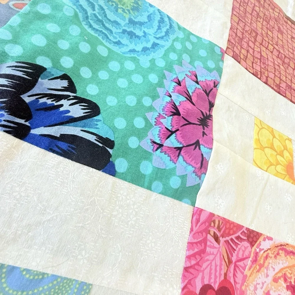 Hand‎ Made Quilted Table Runner Bright Festive Cottage Spring Hostess 18.5x60
